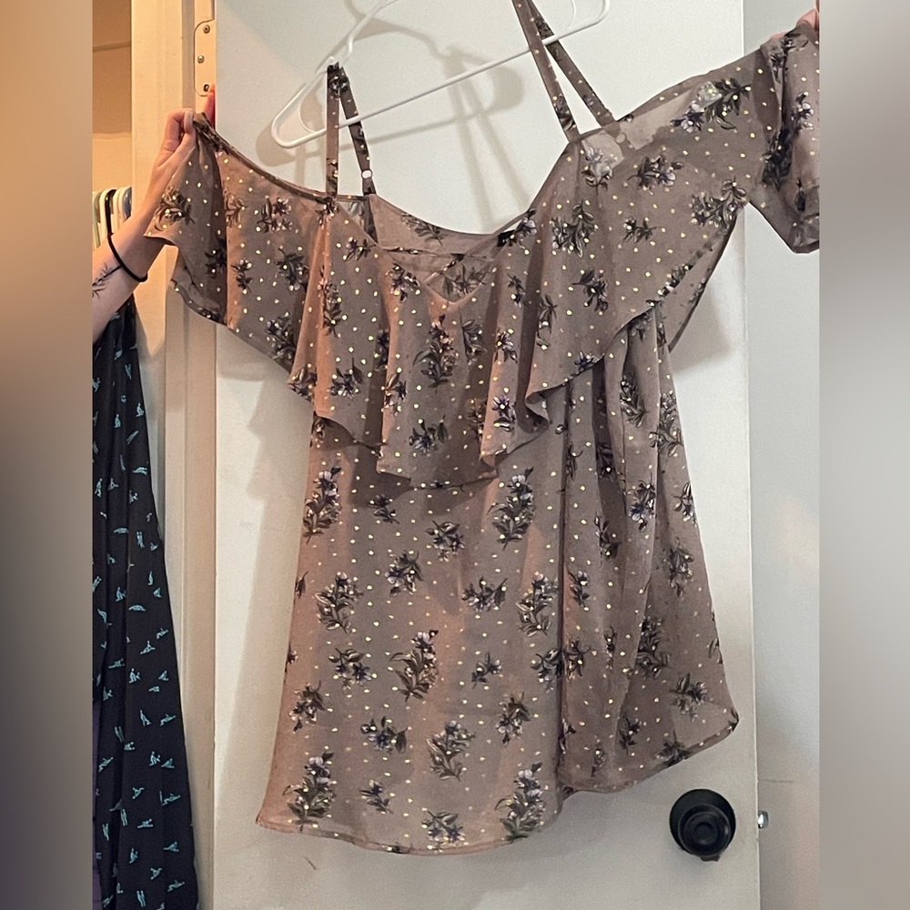 Cold shoulder top
